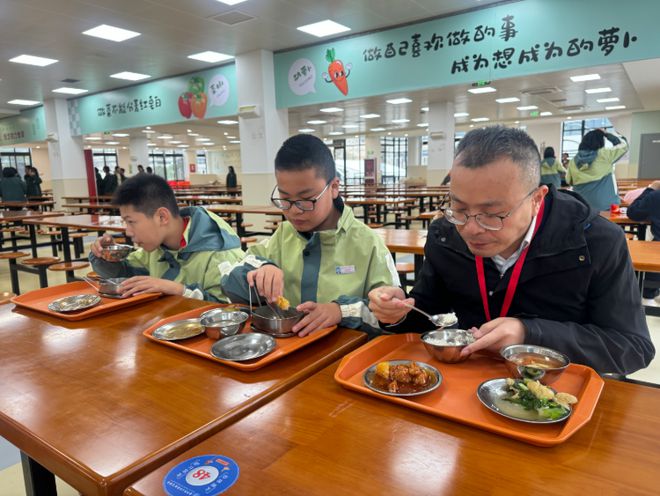 做孩子的“饭搭子”！普陀学校食堂“开放”啦！(图4)